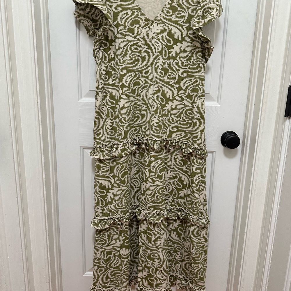 0103 See and be Seen Chic Olive‎ and Cream Maxi Dress size small